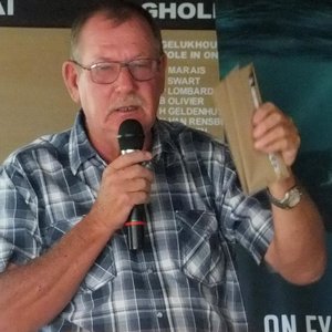 Bev Swart besig met die prysuitdeling